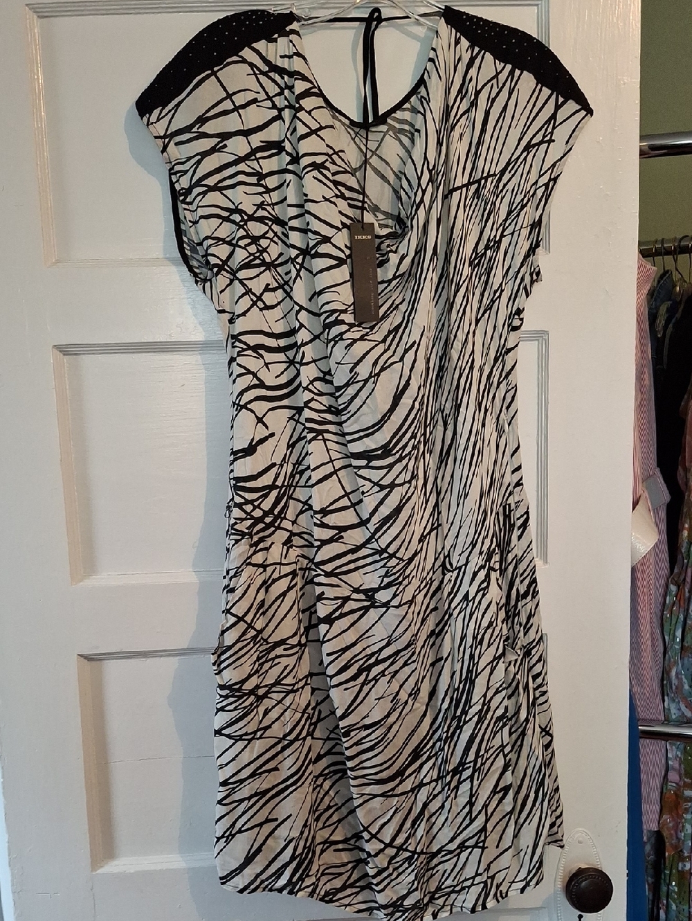 Ikks Black and White Abstract Knee Lenght Dress